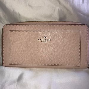 Coach accordion zip wallet. Pale pink/gold
